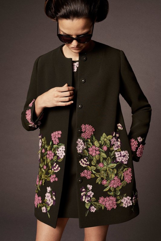 Palton negru cu broderie florală