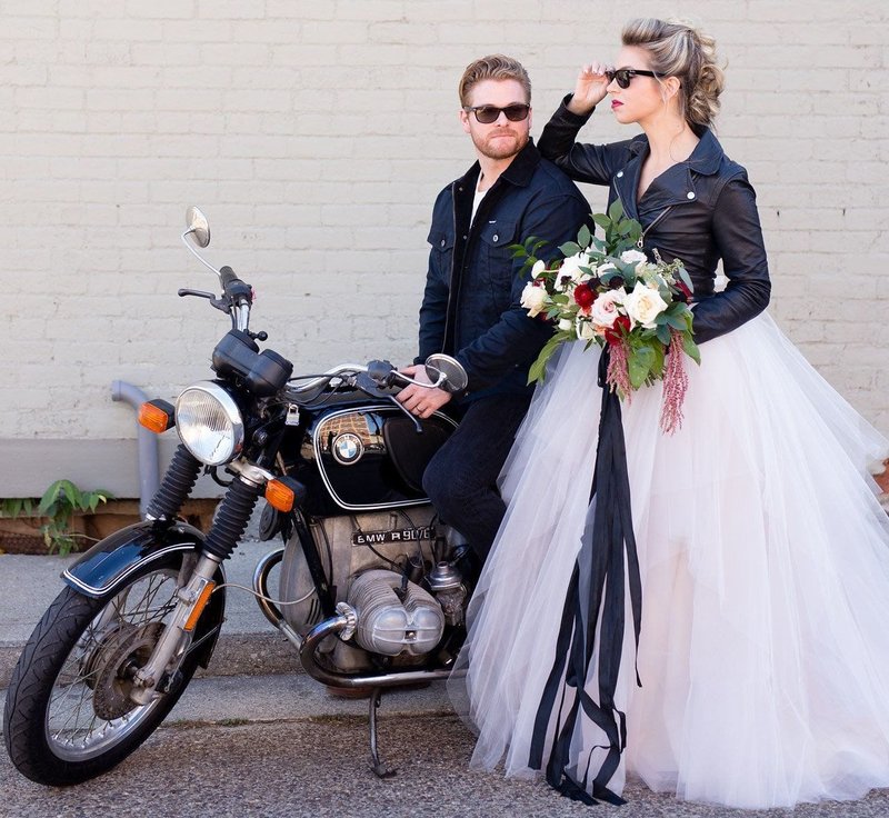 دراجة نارية كهدية للعروس والعريس