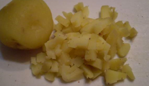 Salade de pommes de terre aux saucisses