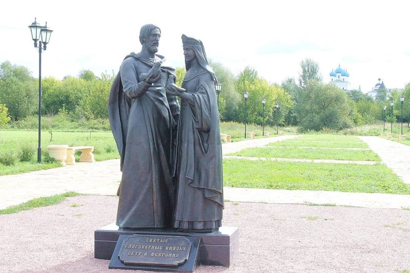 Petru și Fevronia din Murom se roagă pentru prosperitate în căsătorie