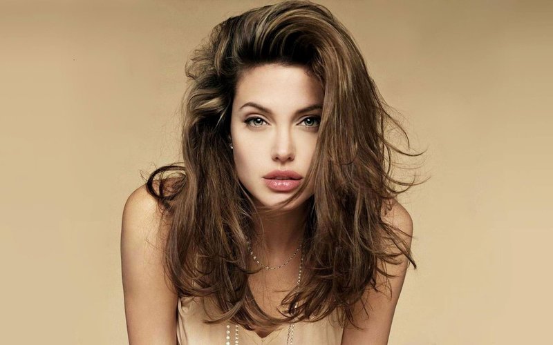 Portret al Angelinei Jolie