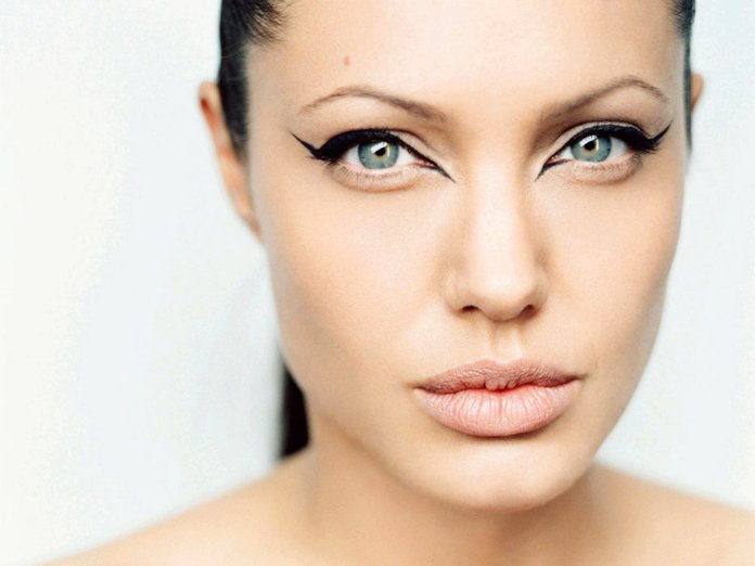 Machiaj Angelina Jolie
