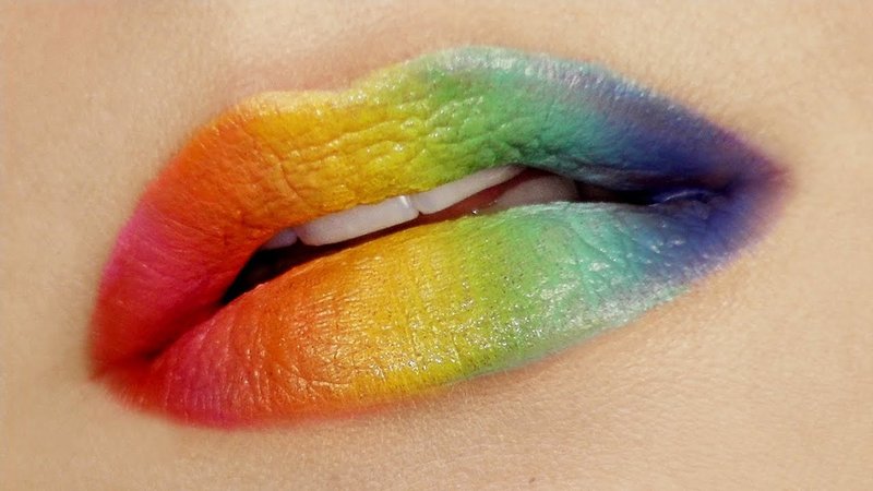 Buzele colorate curcubeu