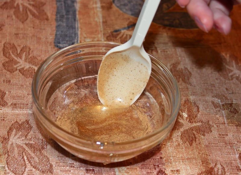 Cuisiner un masque à la cannelle et au miel