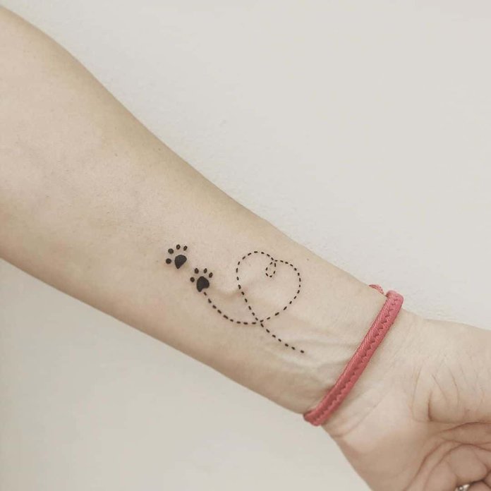 Nydelig tatovering på armen til en jente