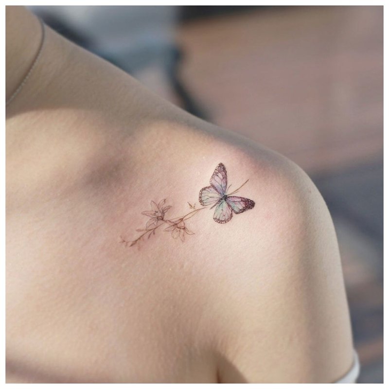 Fasjonable og moderne ideer for clavicle tatovering for jenter