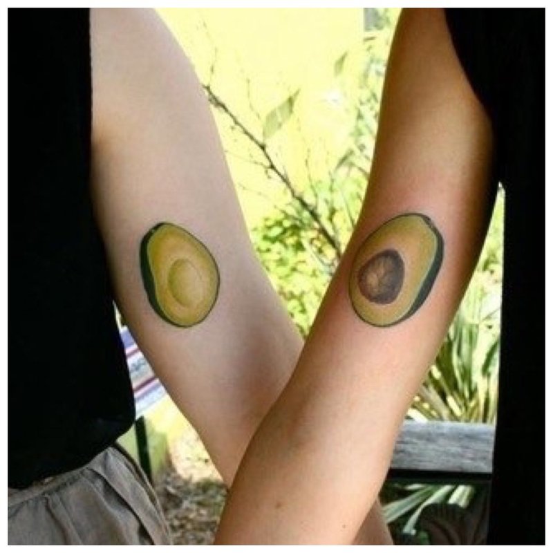 Halvert avokado - parvis tatovering