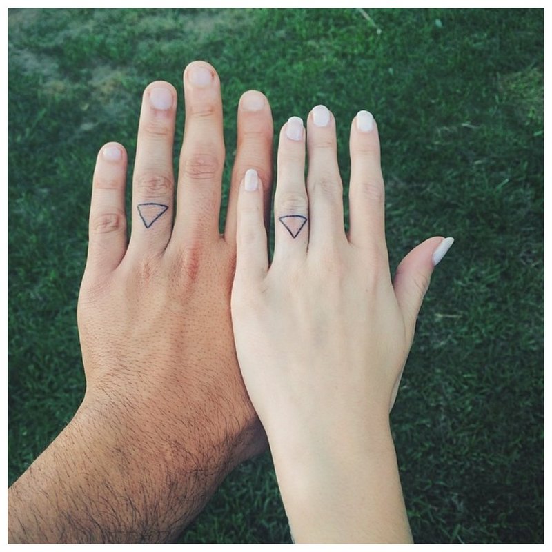 Geometrisk tatovering for par