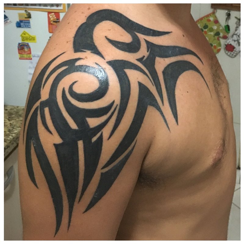 Tatuaj tribal clasic