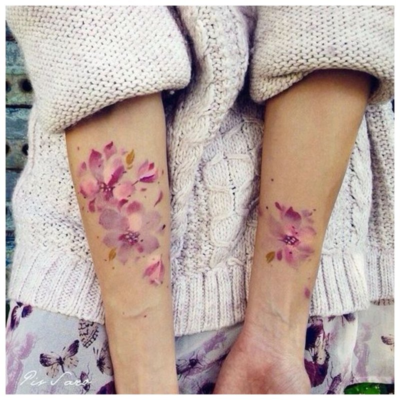 Květinové zápěstí tetování