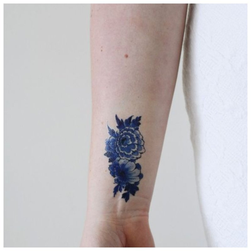 Zápěstí květ tetování