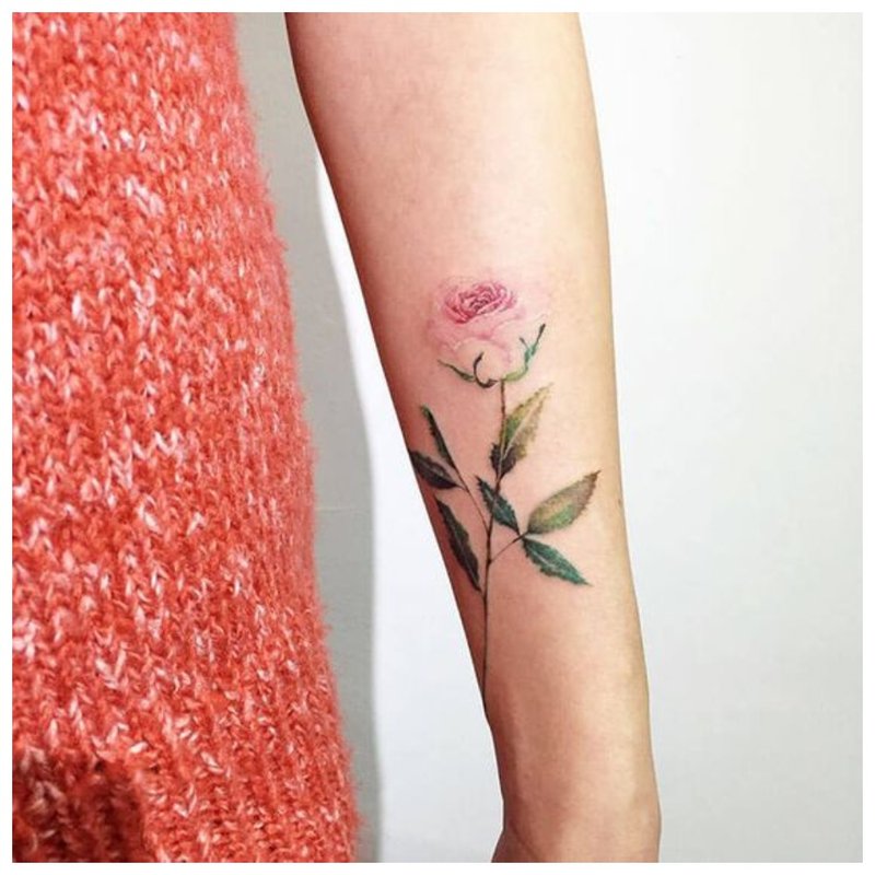 Krásné zápěstí tetování pro dívku
