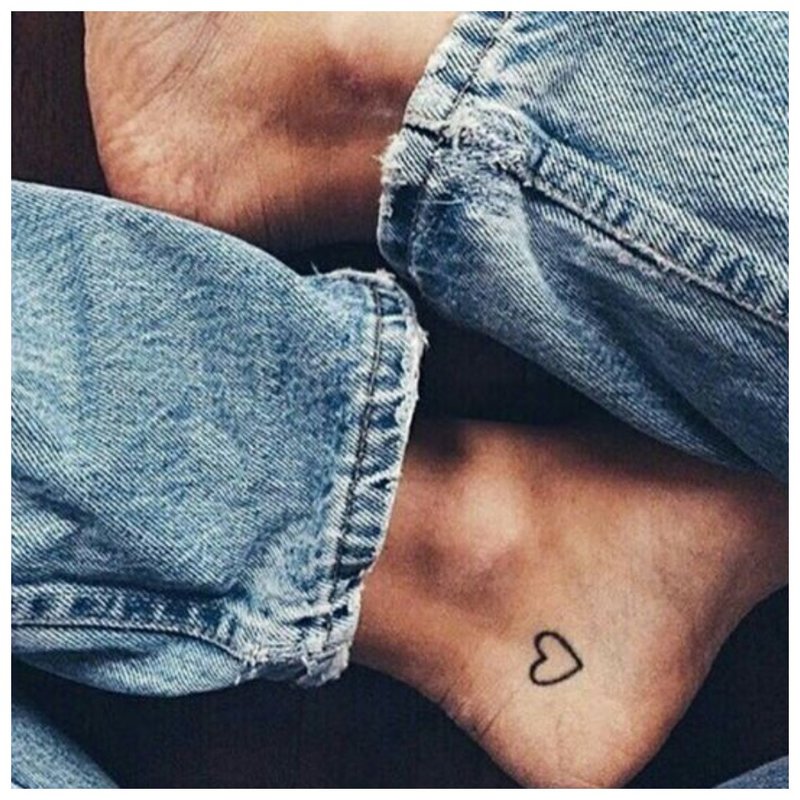 Øm hjerteformet tatovering