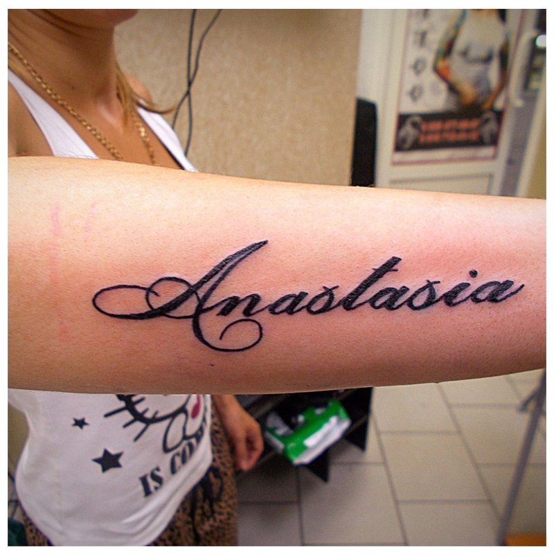 Tatouage Anastasia sur le bras