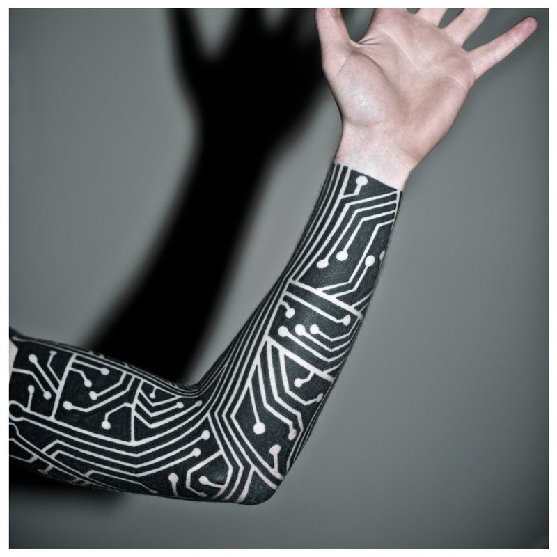 Blackwork abstrakt tatovering