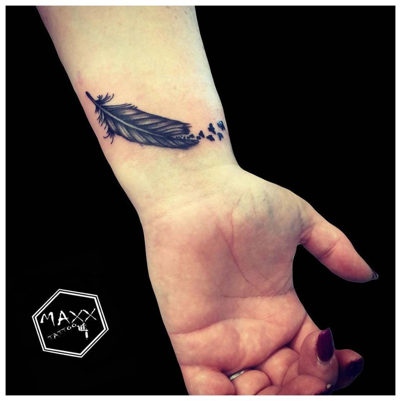 Peří a ptačí tetování