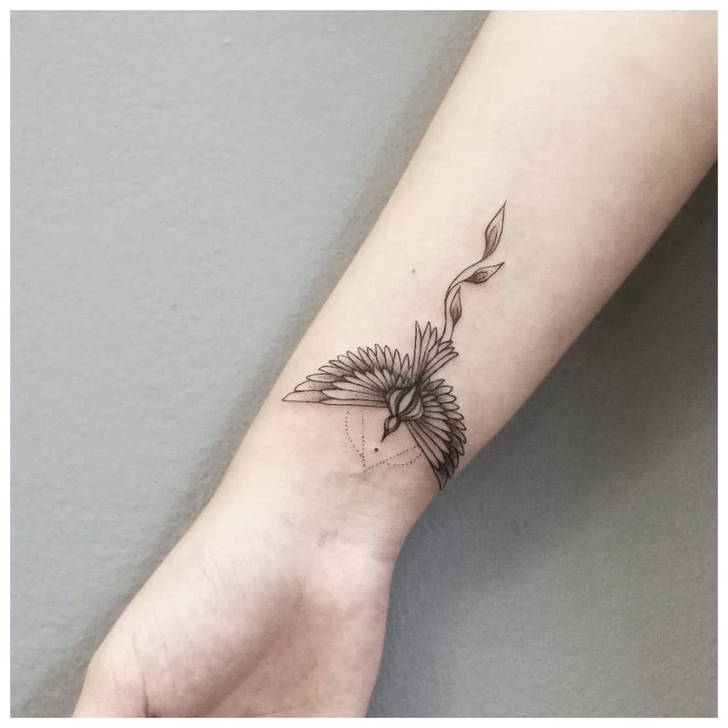 Zvířecí tetování na paži dívky