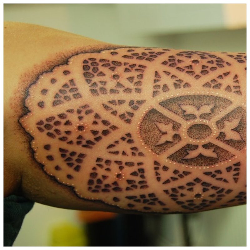 Gjør-det-selv sirkulær tatovering