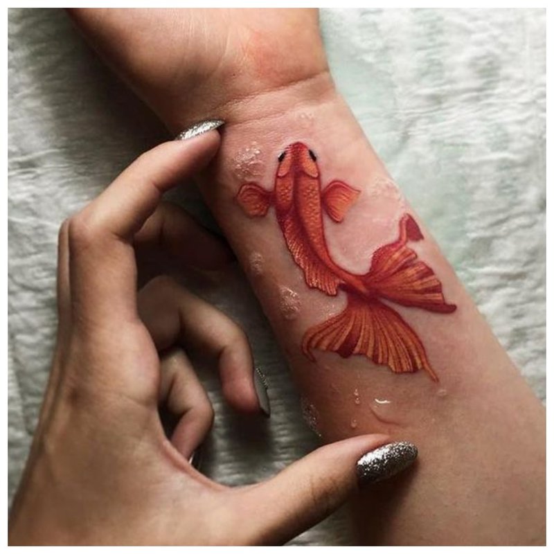 Ryby - tetování na zápěstí