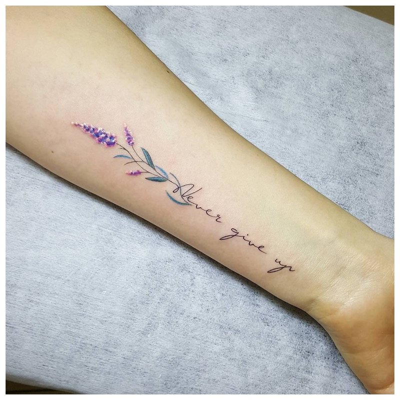 Květina nápis tetování
