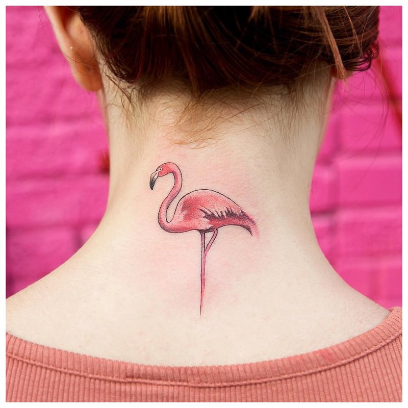 Tatuaj original de animale pe partea din spate a gâtului