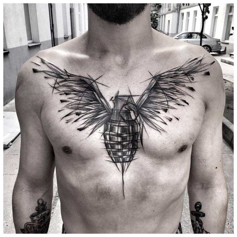 Fugl - tatovering på en manns bryst