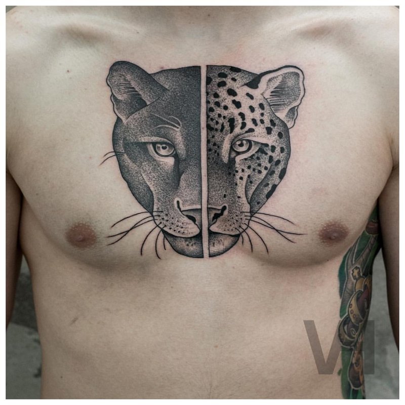Tatuaj de animale tatuate pe pieptul omului